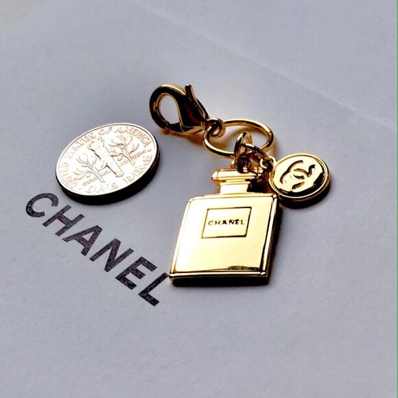 Auth CHANEL MAKE UP cosmetic bag with 20 makeup and jewelry items LOT - Picture 3 of 10